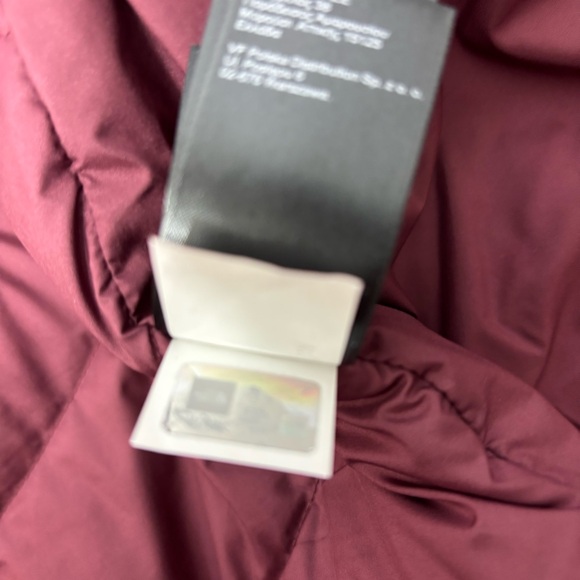 The North Face Women's Burgundy Puffer Jacket Size XL - Picture 9 of 15